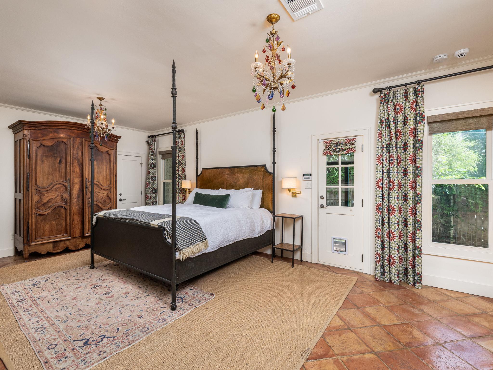 2825 Shoal Crest Ave