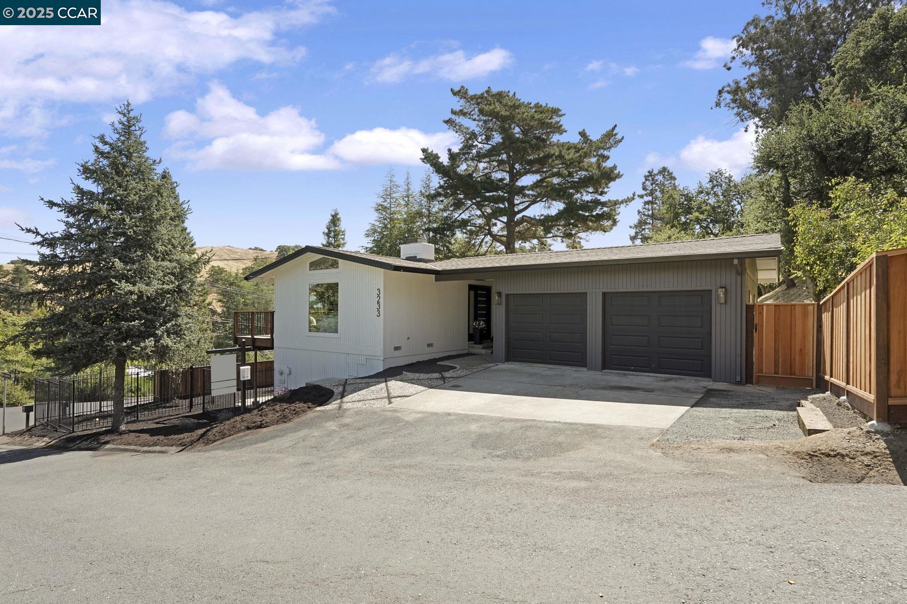 3233 Lucas Circle