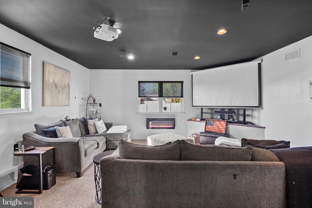 1839 HOLLANDALE DRIVE