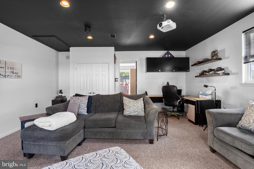 1839 HOLLANDALE DRIVE
