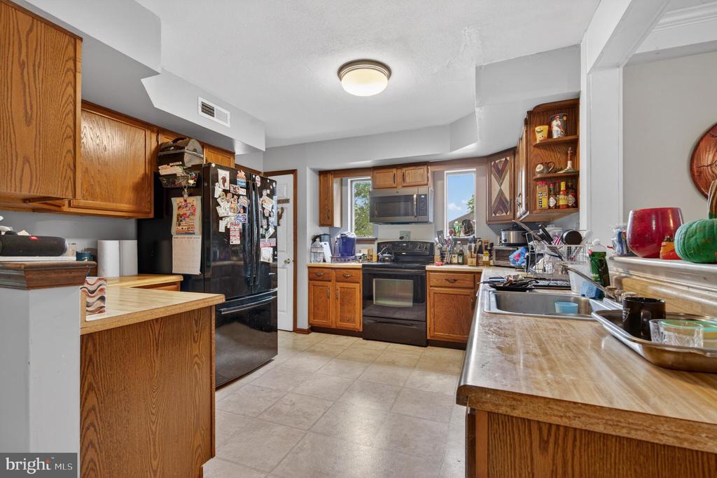 9 RENEE CIRCLE