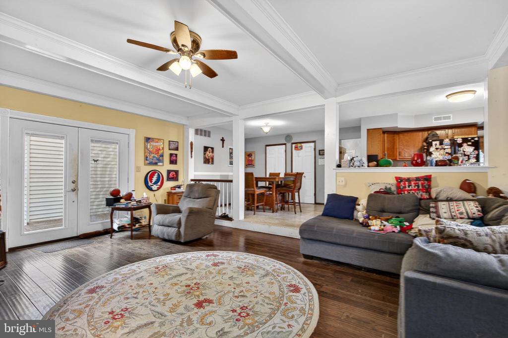 9 RENEE CIRCLE
