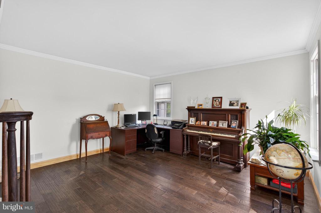 9 RENEE CIRCLE