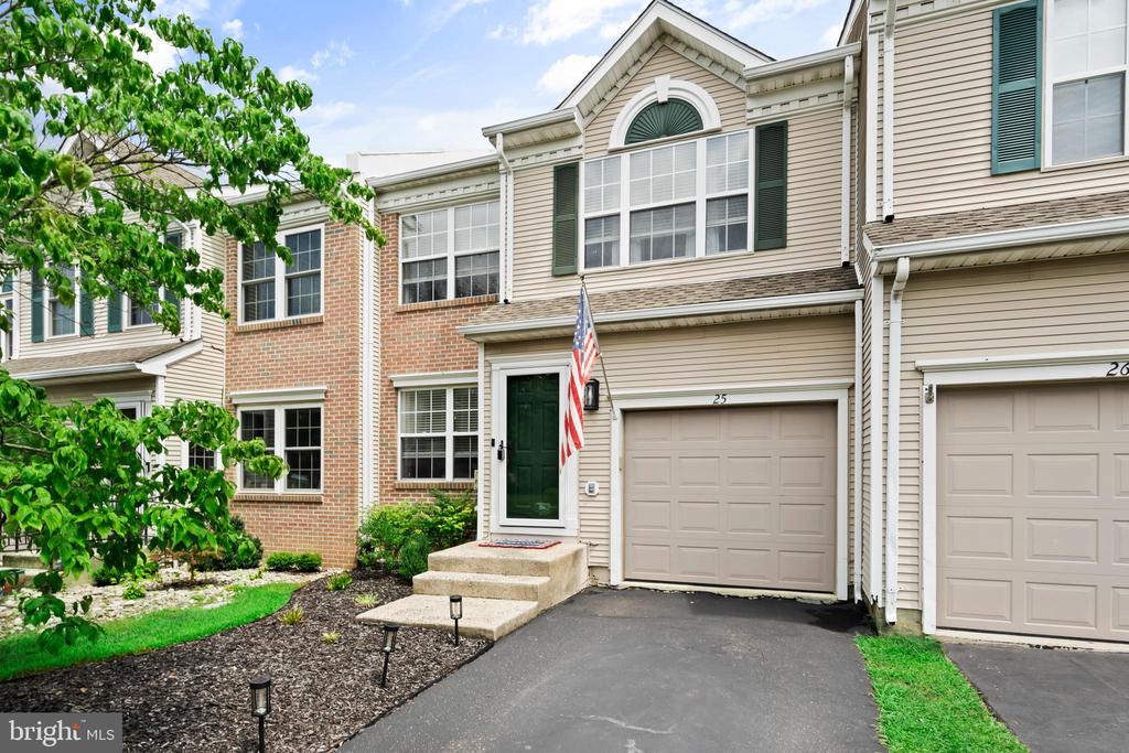 25 SPARROW WALK