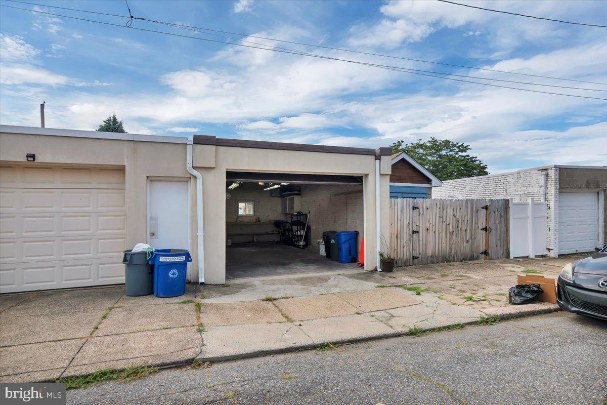3652 E THOMPSON STREET