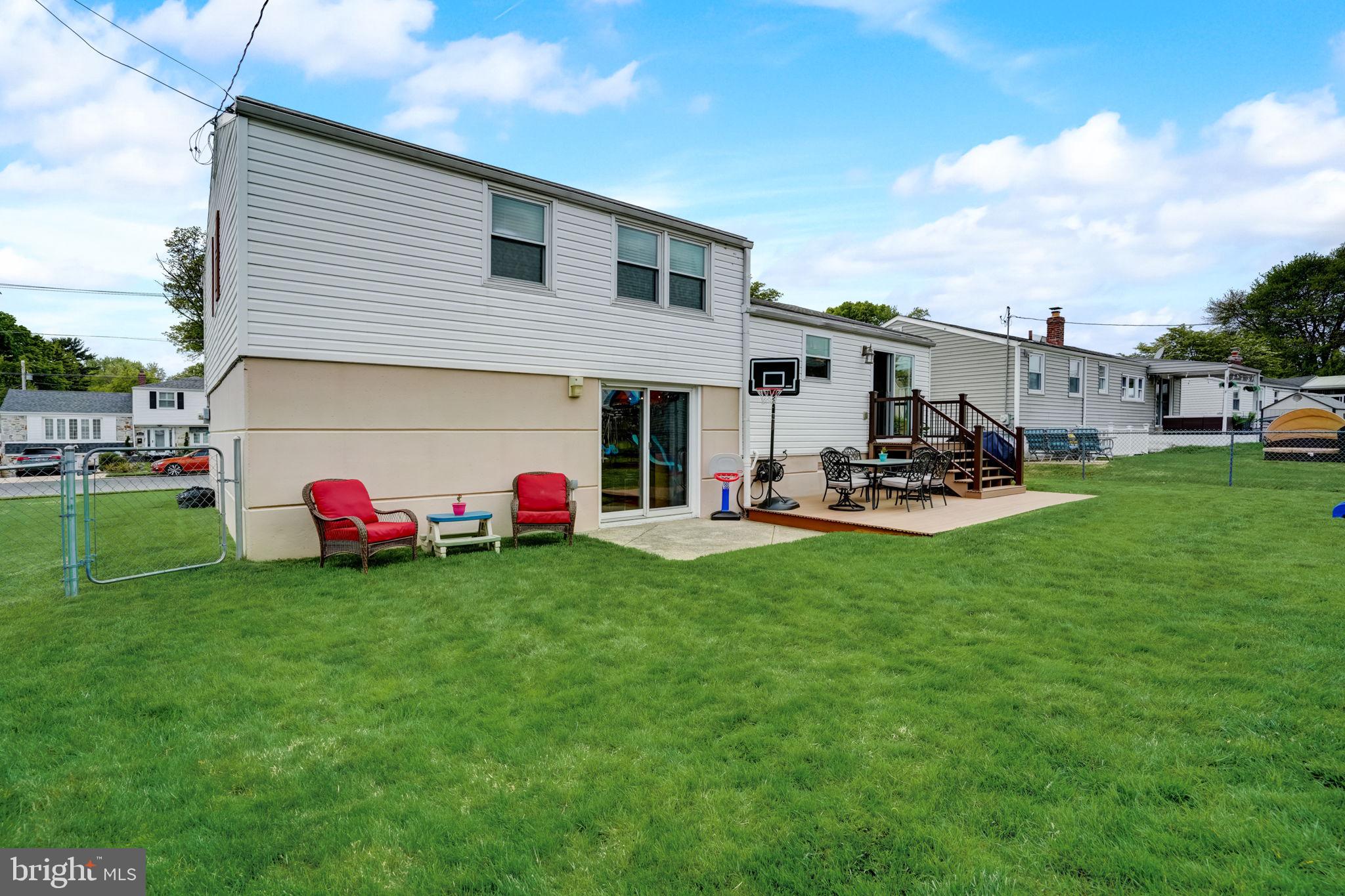 833 Rennard St