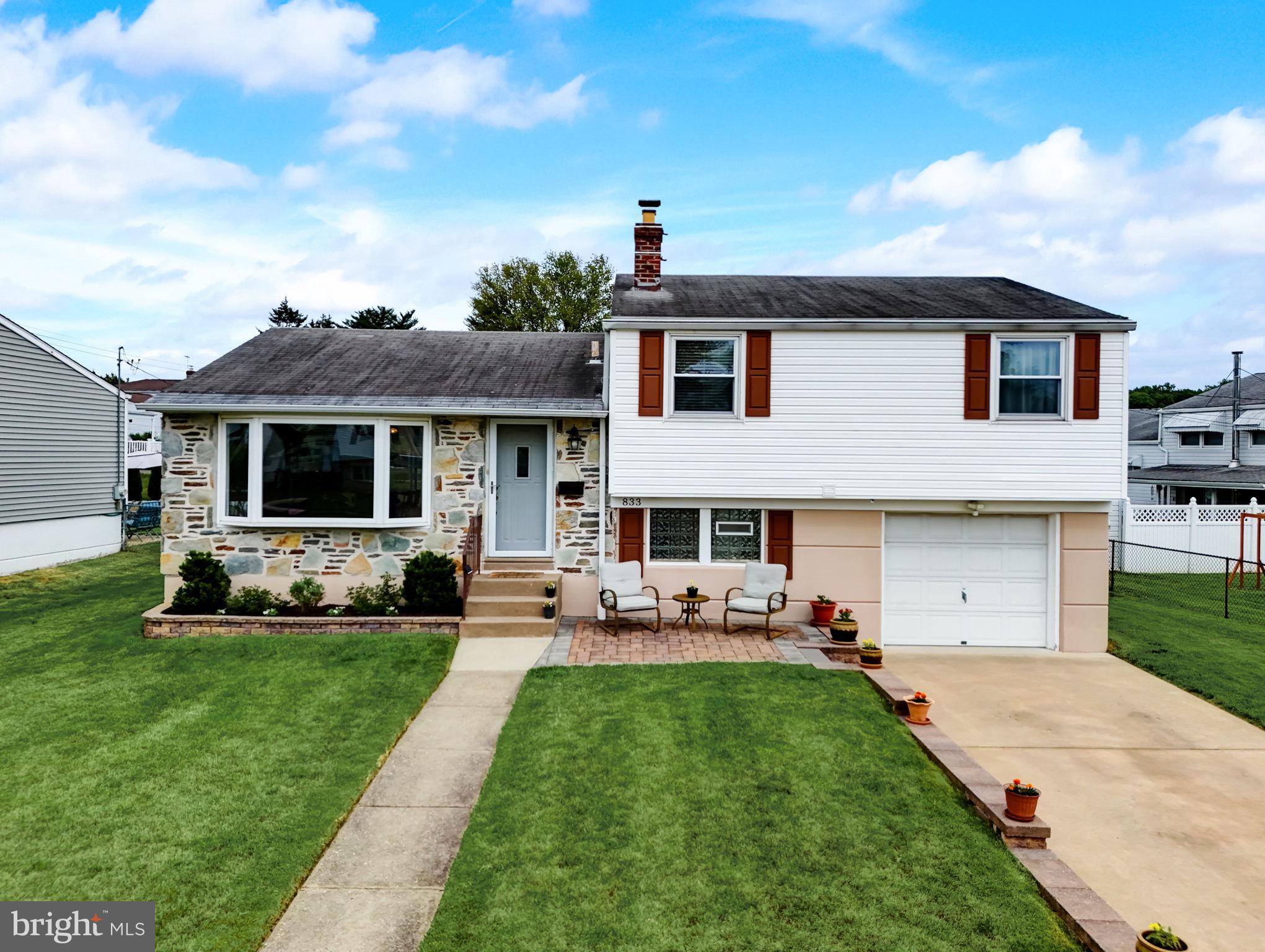833 Rennard St
