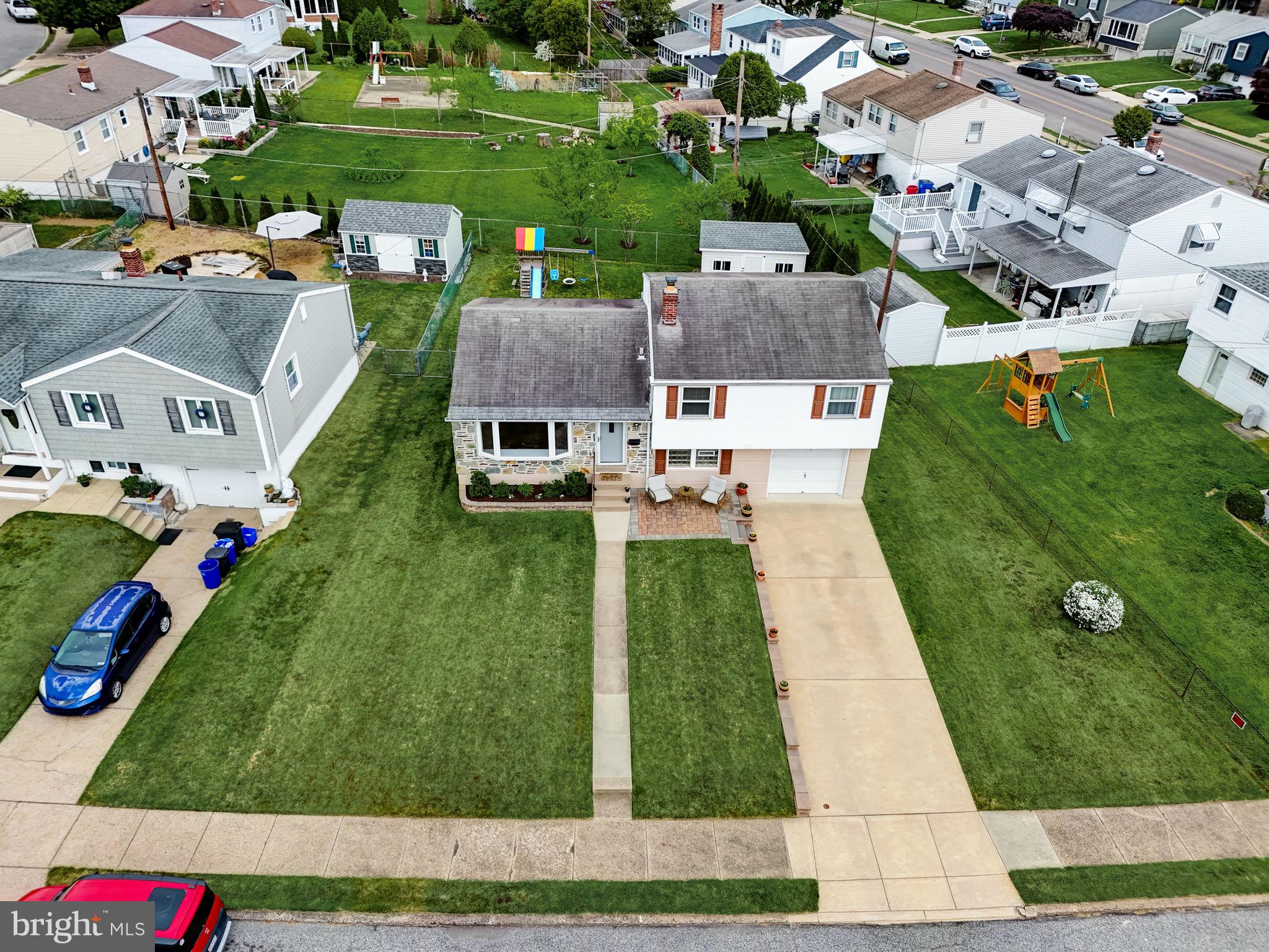 833 Rennard St