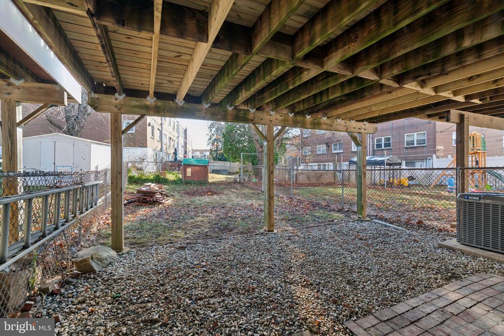 10111 N Canterbury Rd