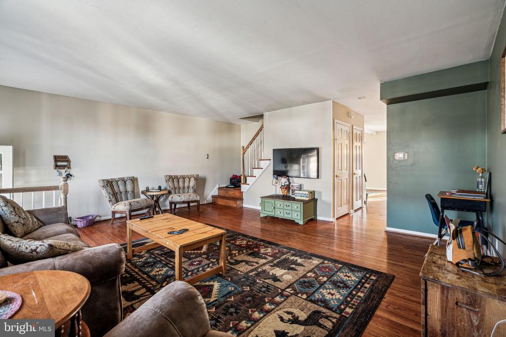 10111 N Canterbury Rd