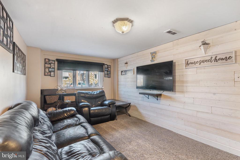 9011 Cloverly Rd