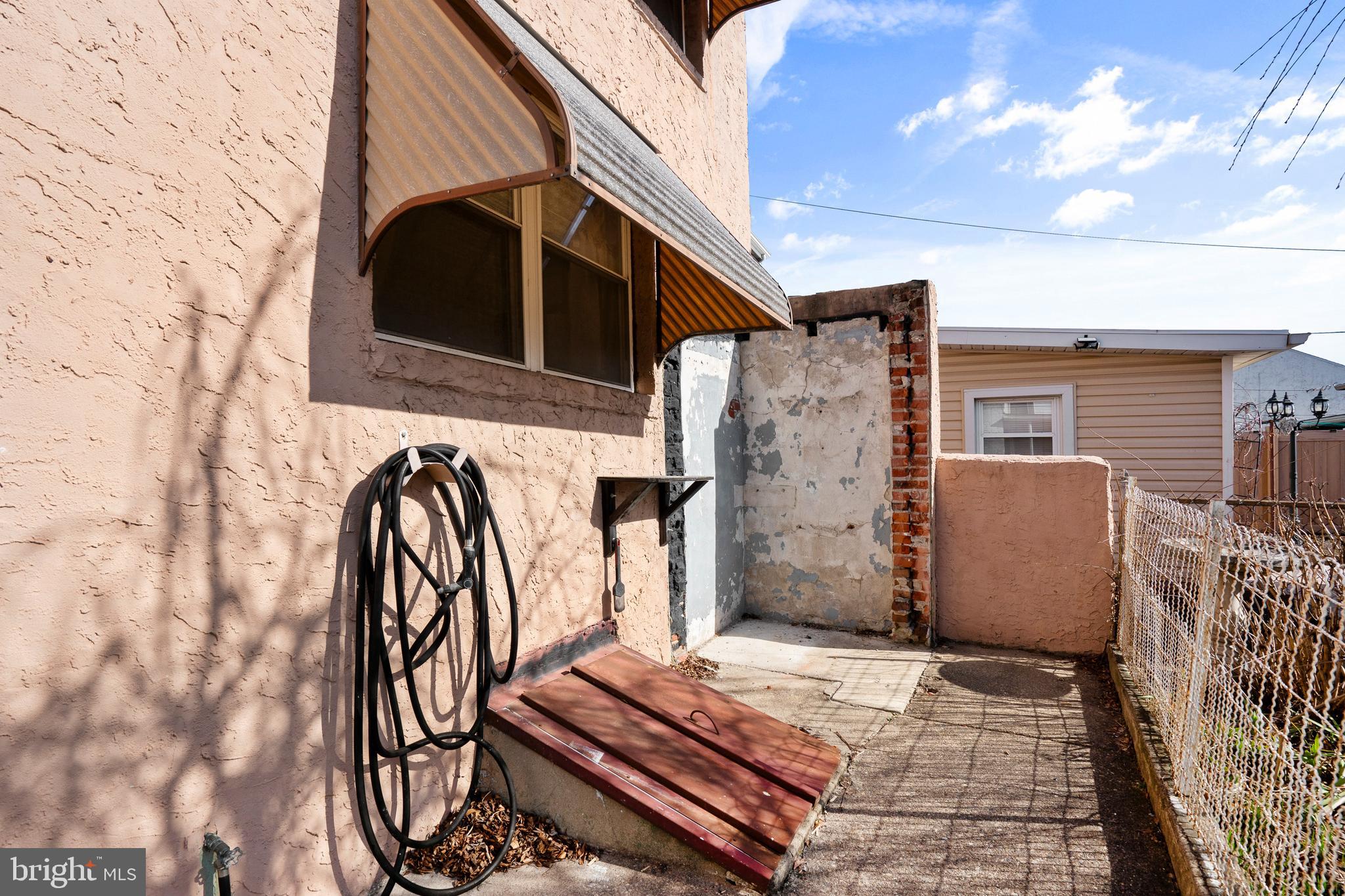 4613 EDGEMONT STREET