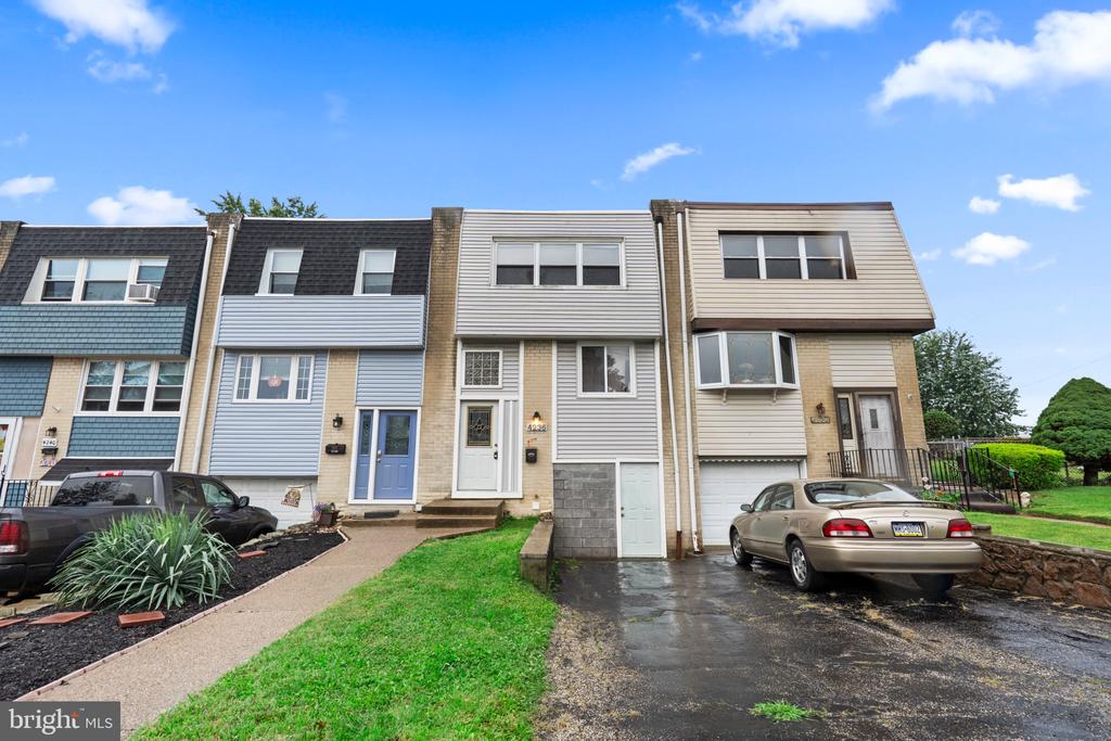 4236 LAWNSIDE ROAD