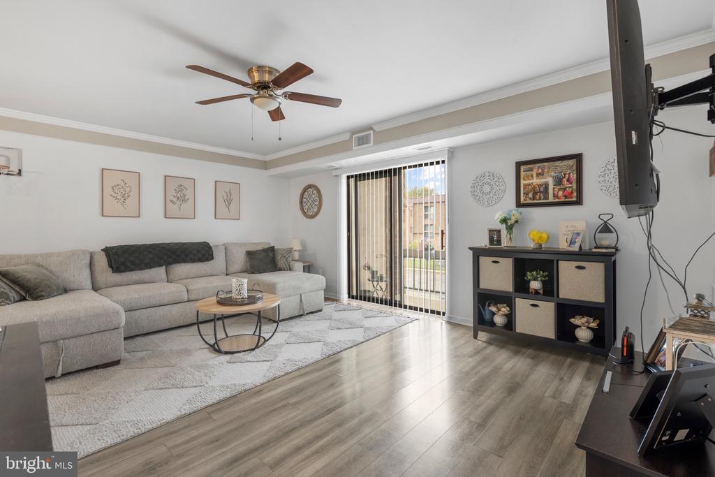 47202 DELAIRE LANDING ROAD Unit: 202