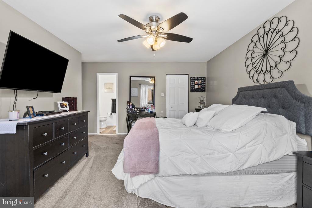47202 DELAIRE LANDING ROAD Unit: 202