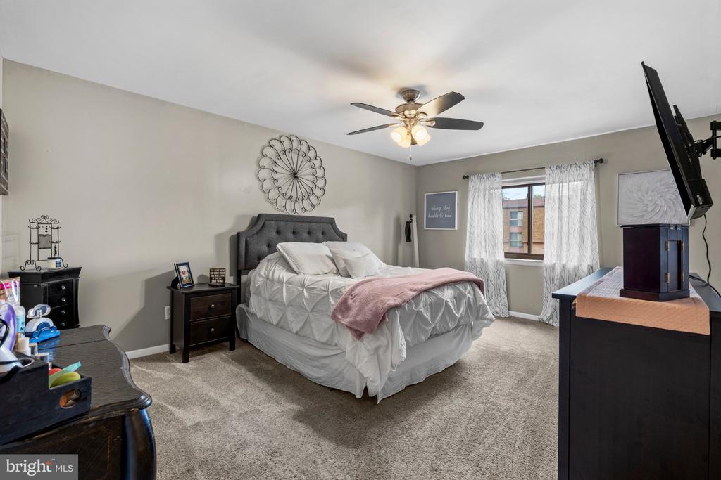 47202 DELAIRE LANDING ROAD Unit: 202