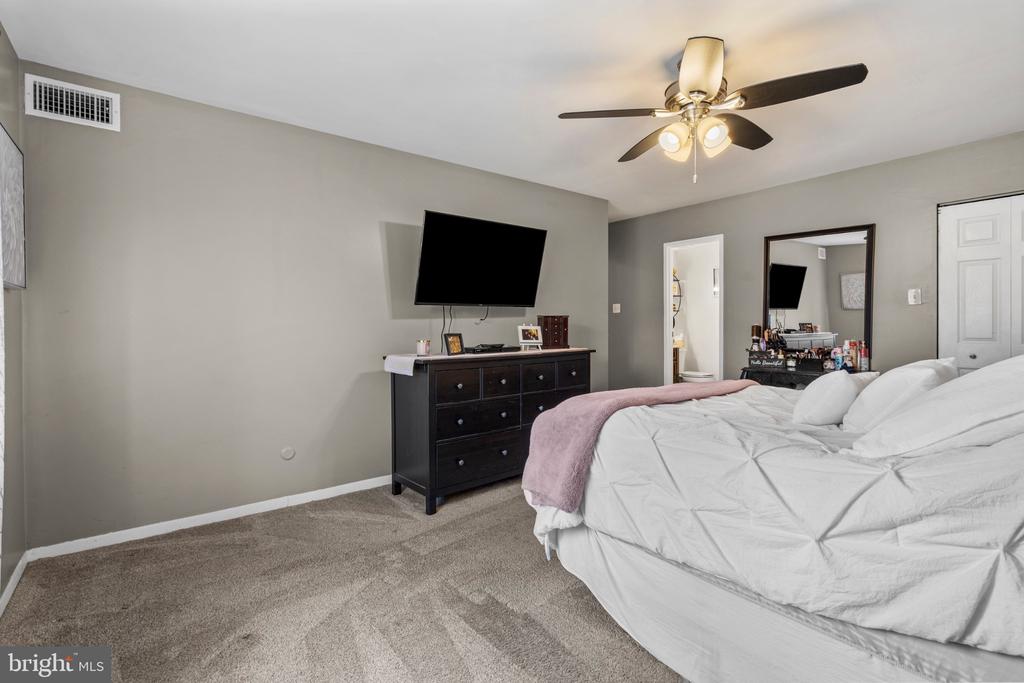 47202 DELAIRE LANDING ROAD Unit: 202