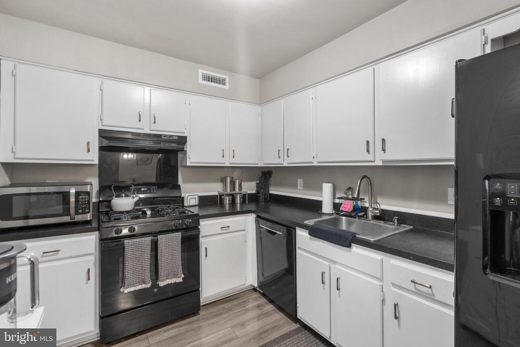 47202 DELAIRE LANDING ROAD Unit: 202