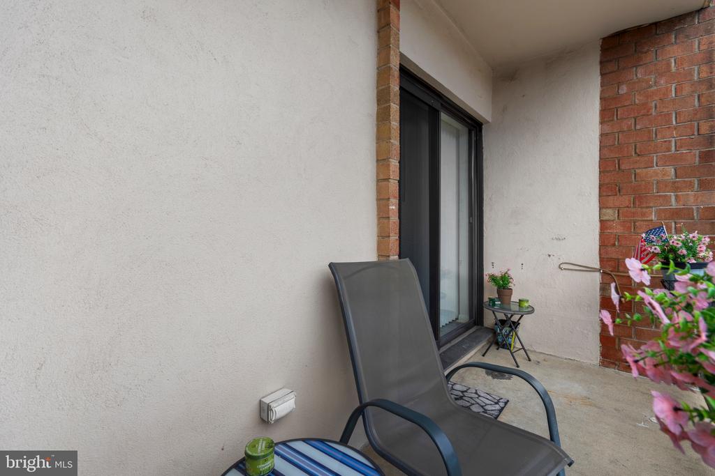 47202 DELAIRE LANDING ROAD Unit: 202