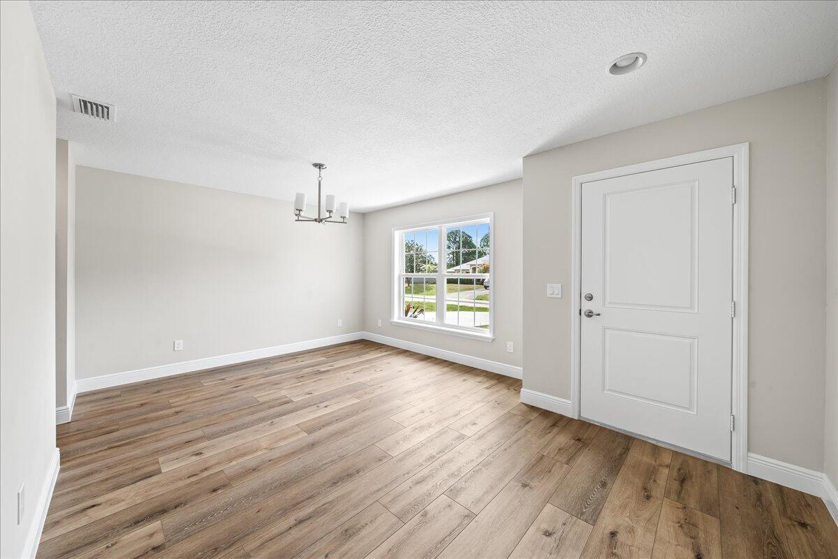 327 Eckert Street SE