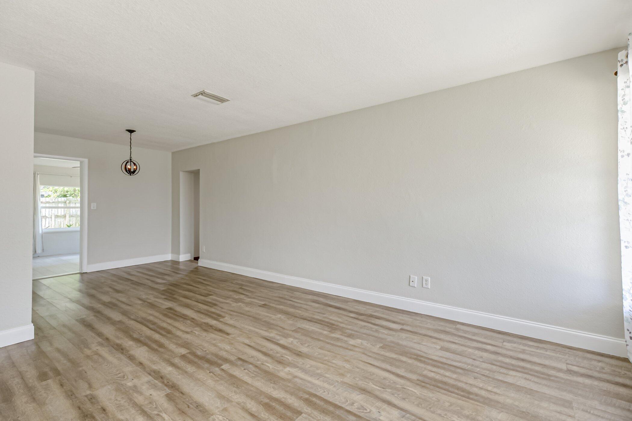 2223 Smathers Circle N