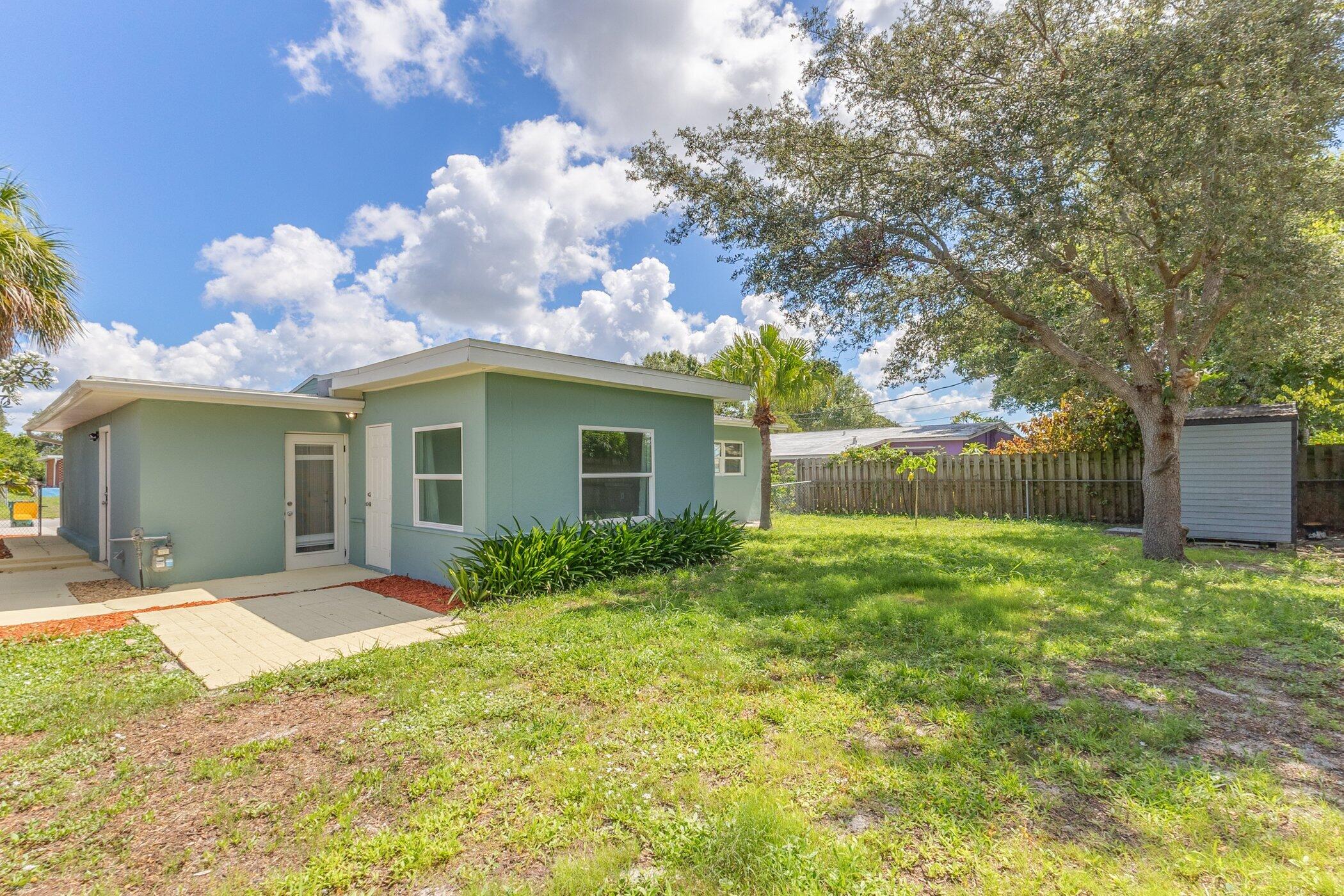 2223 Smathers Circle N