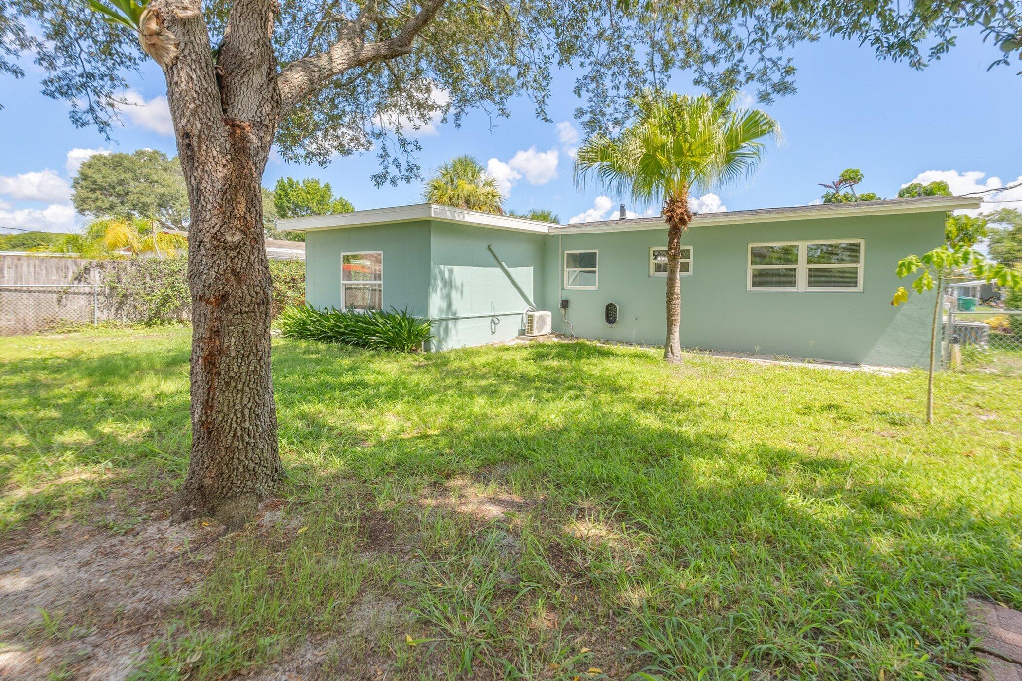 2223 Smathers Circle N