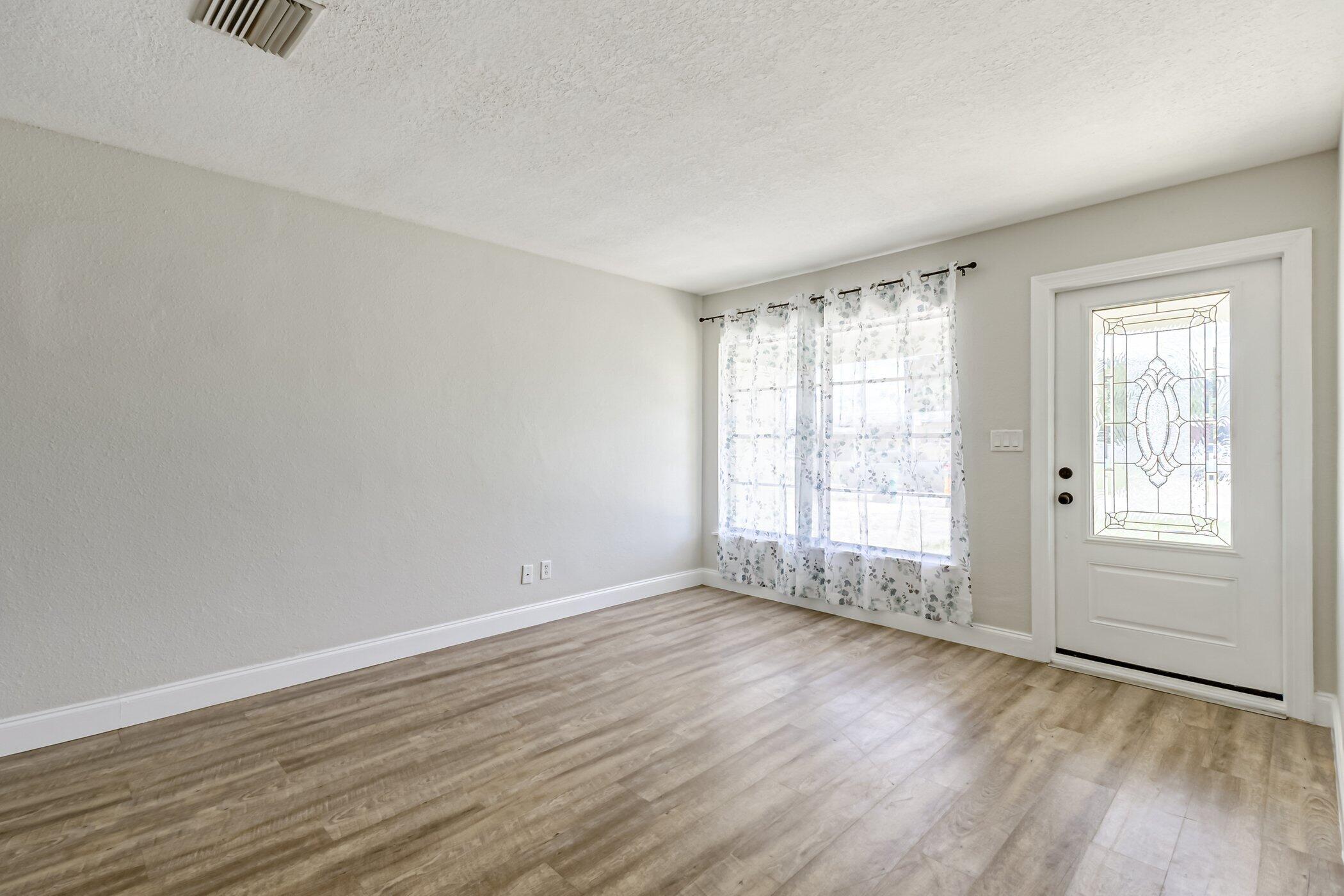 2223 Smathers Circle N