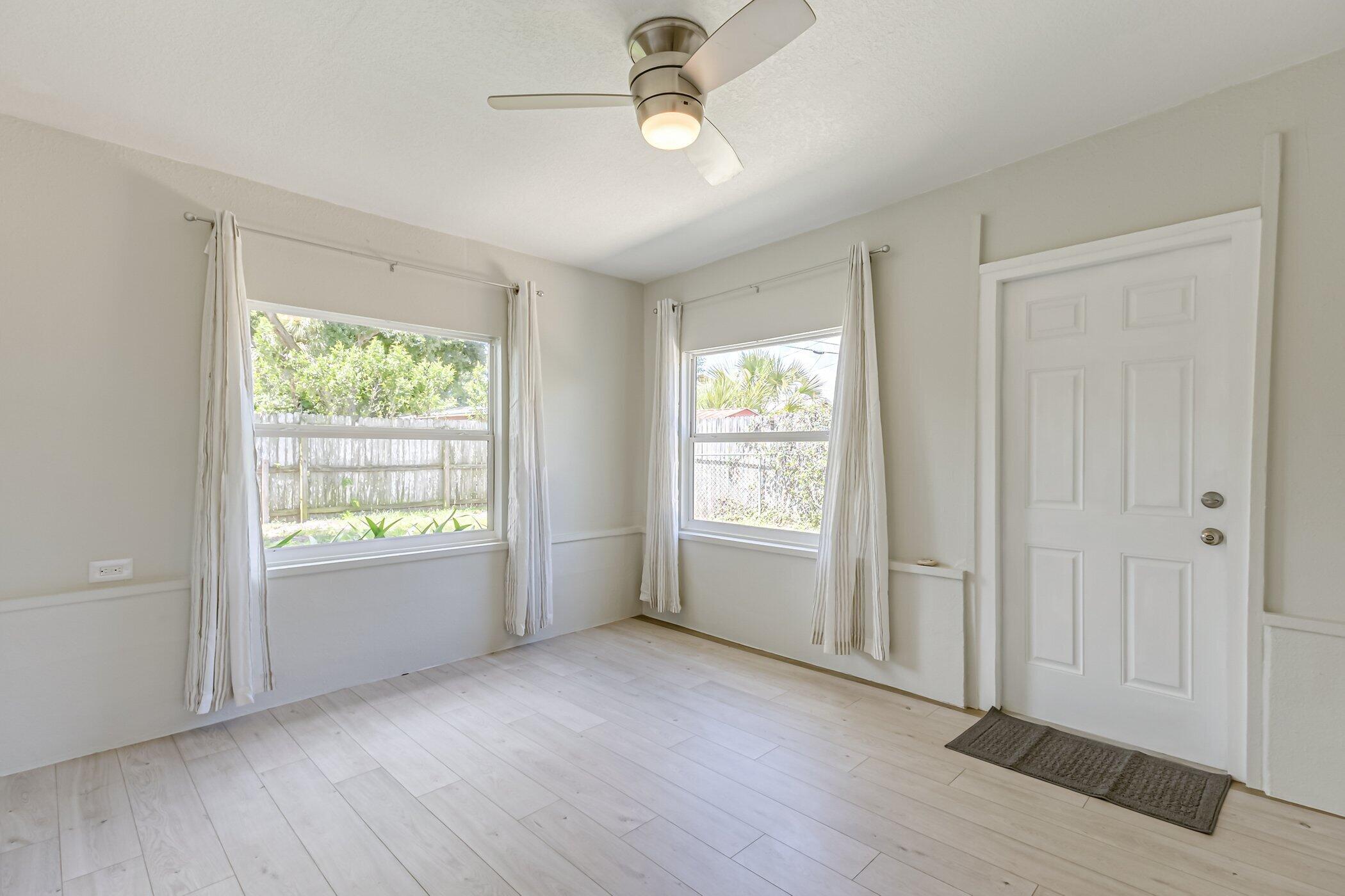 2223 Smathers Circle N