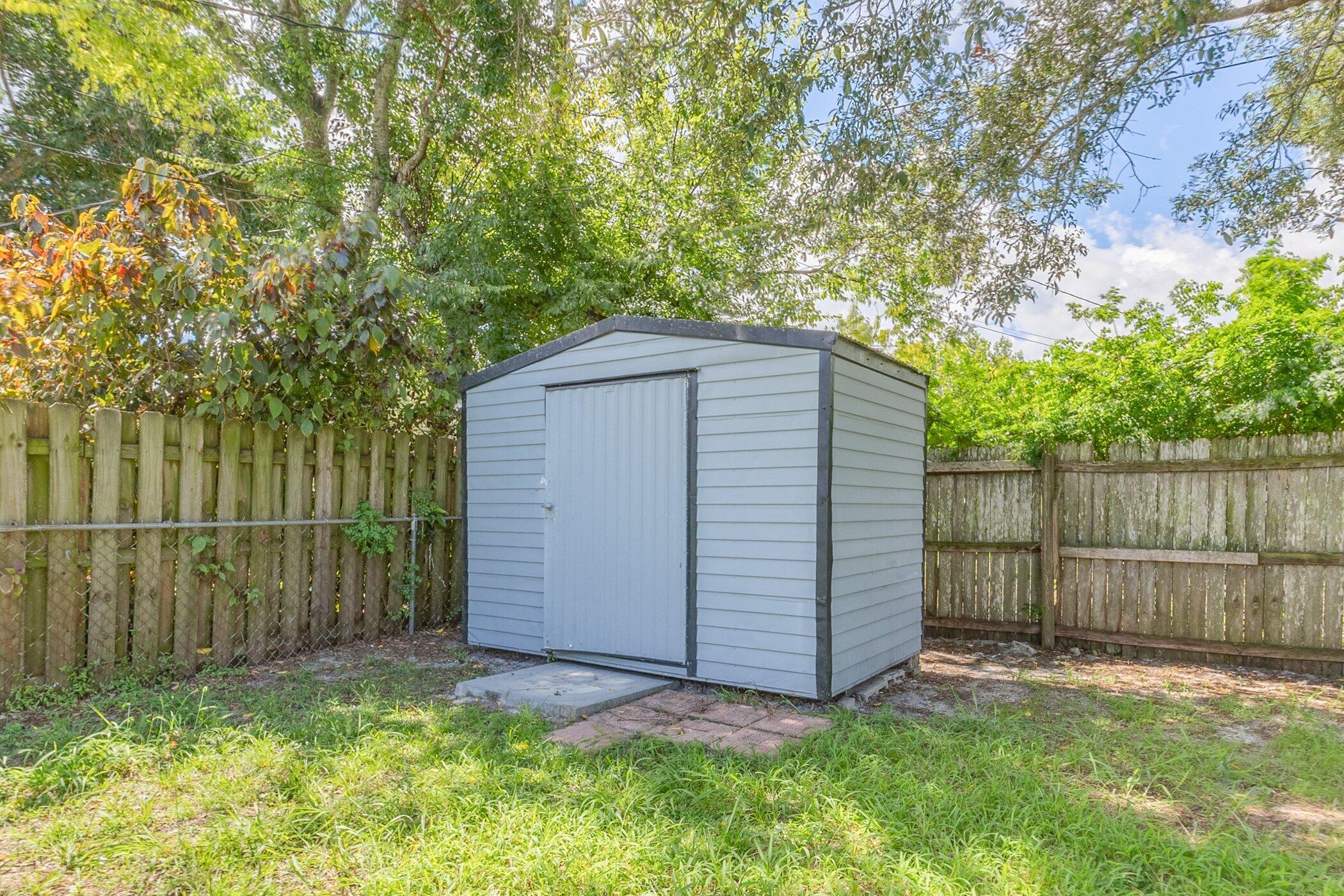 2223 Smathers Circle N