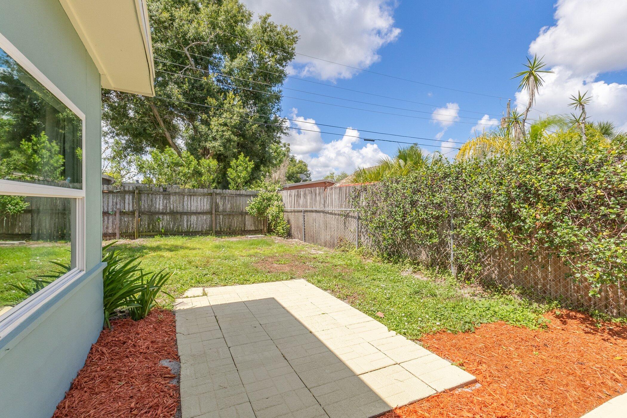 2223 Smathers Circle N