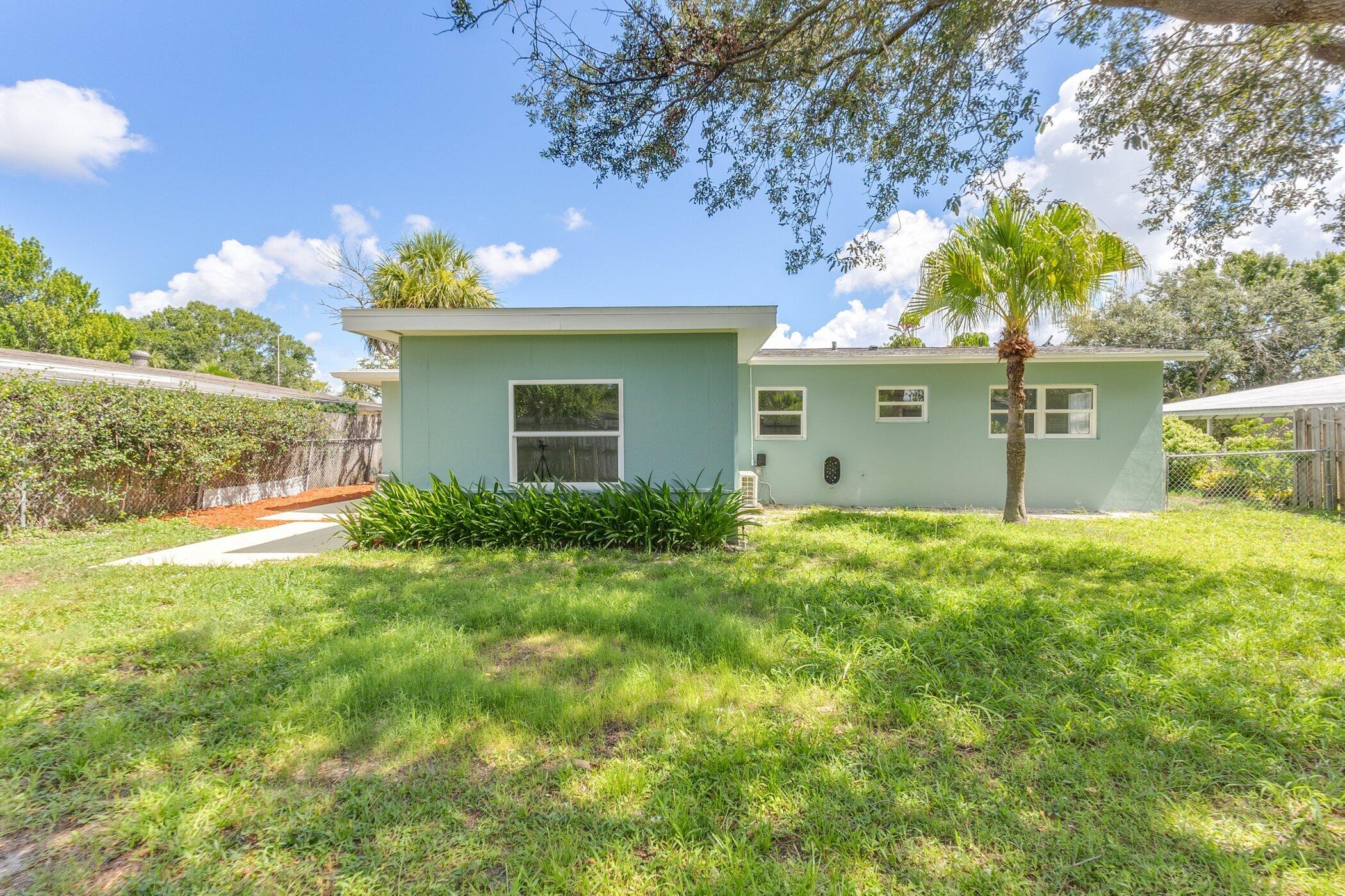 2223 Smathers Circle N