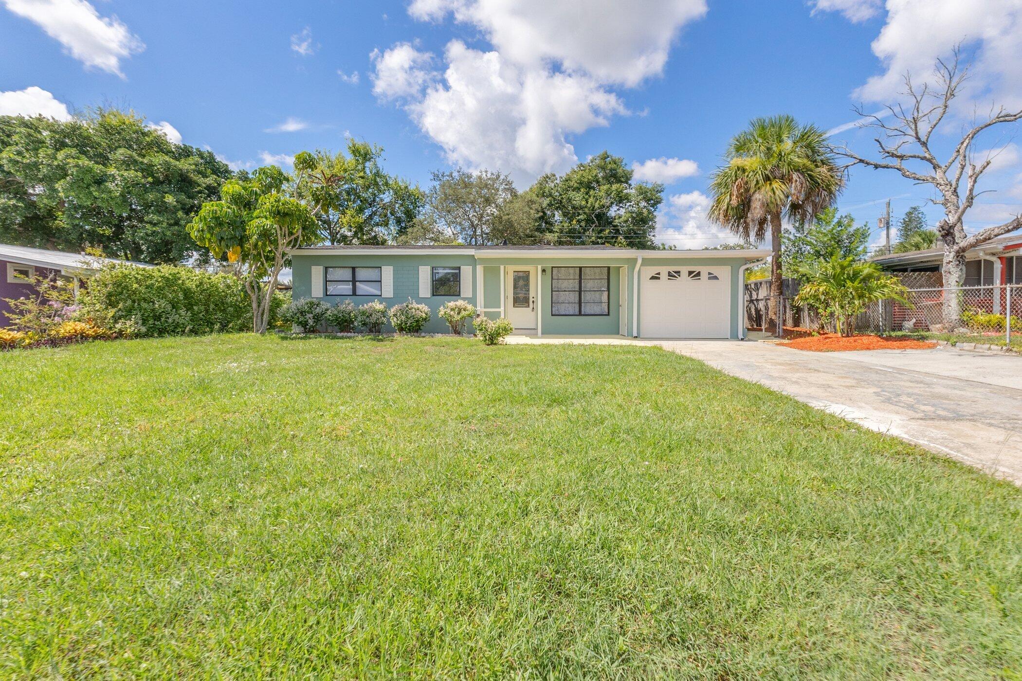 2223 Smathers Circle N