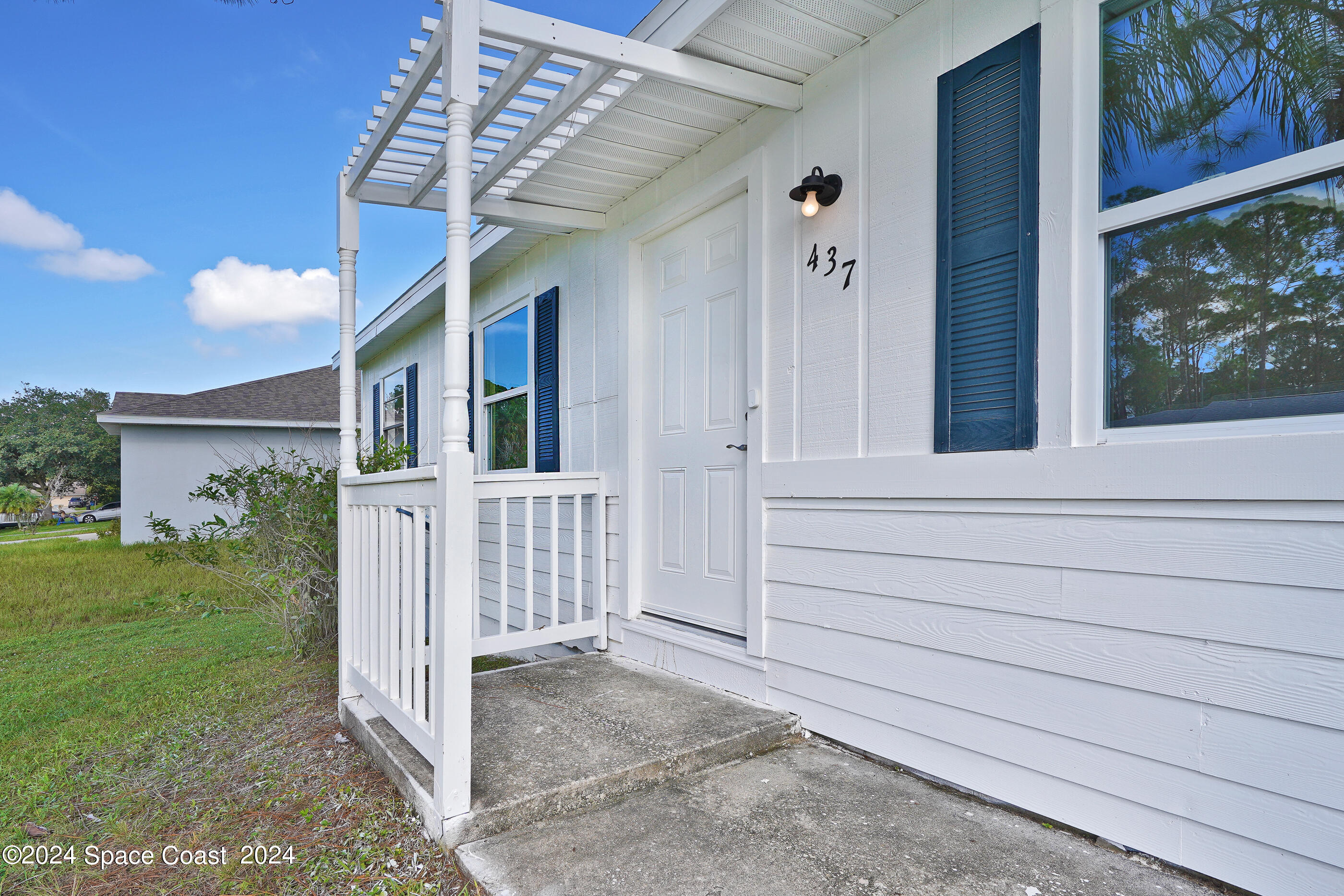 437 Truvall Street SW