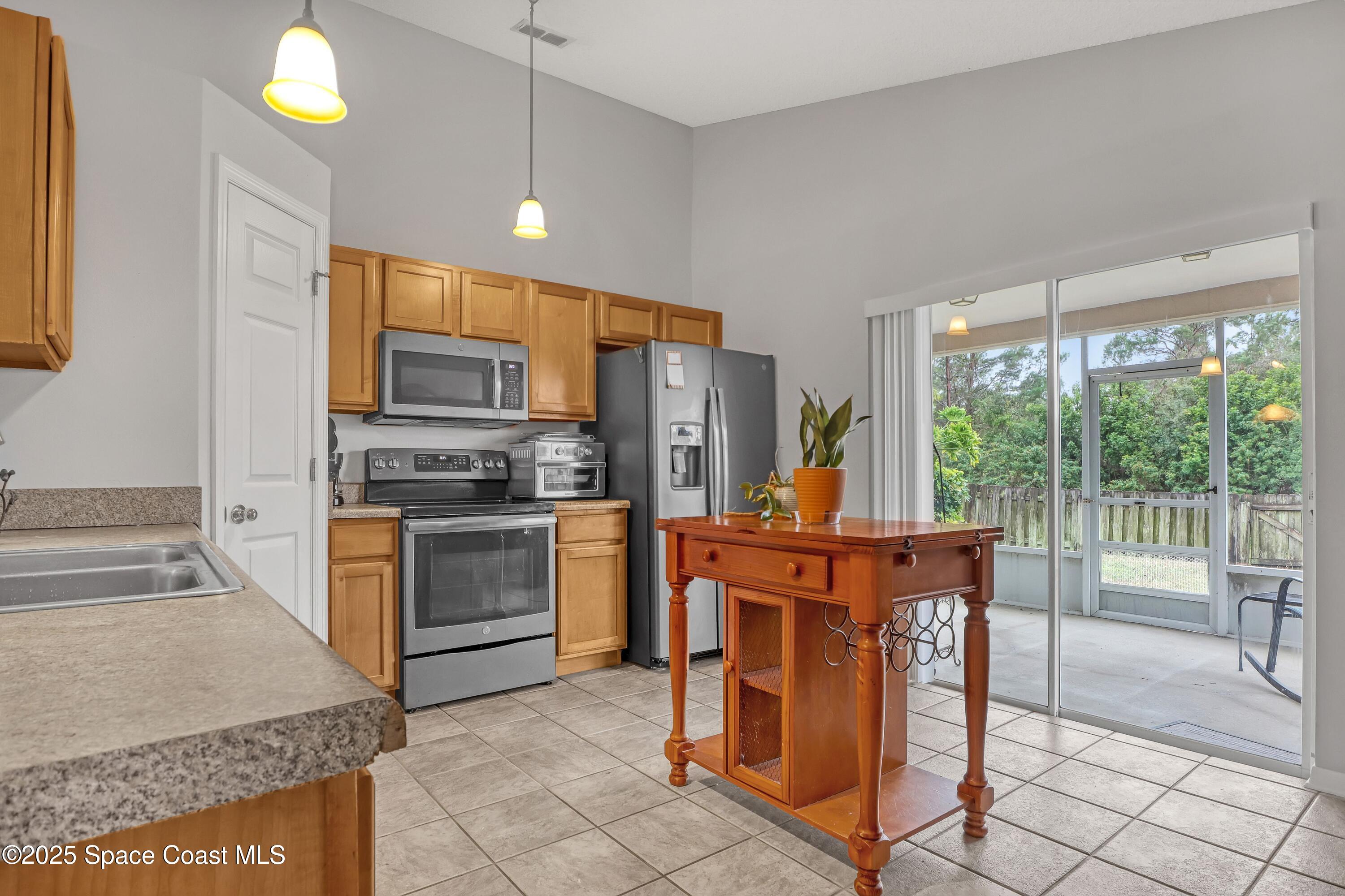 2090 Redwood Circle NE