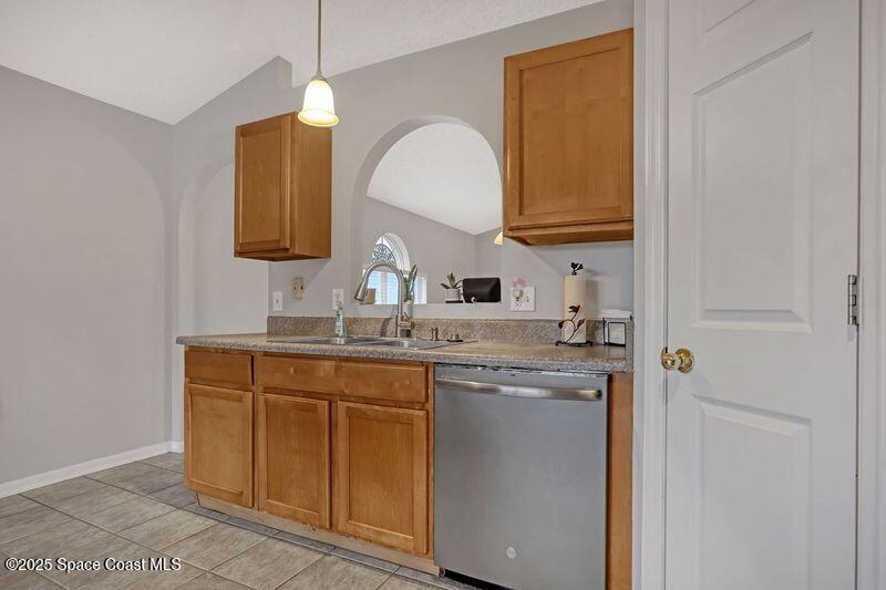 2090 Redwood Circle NE