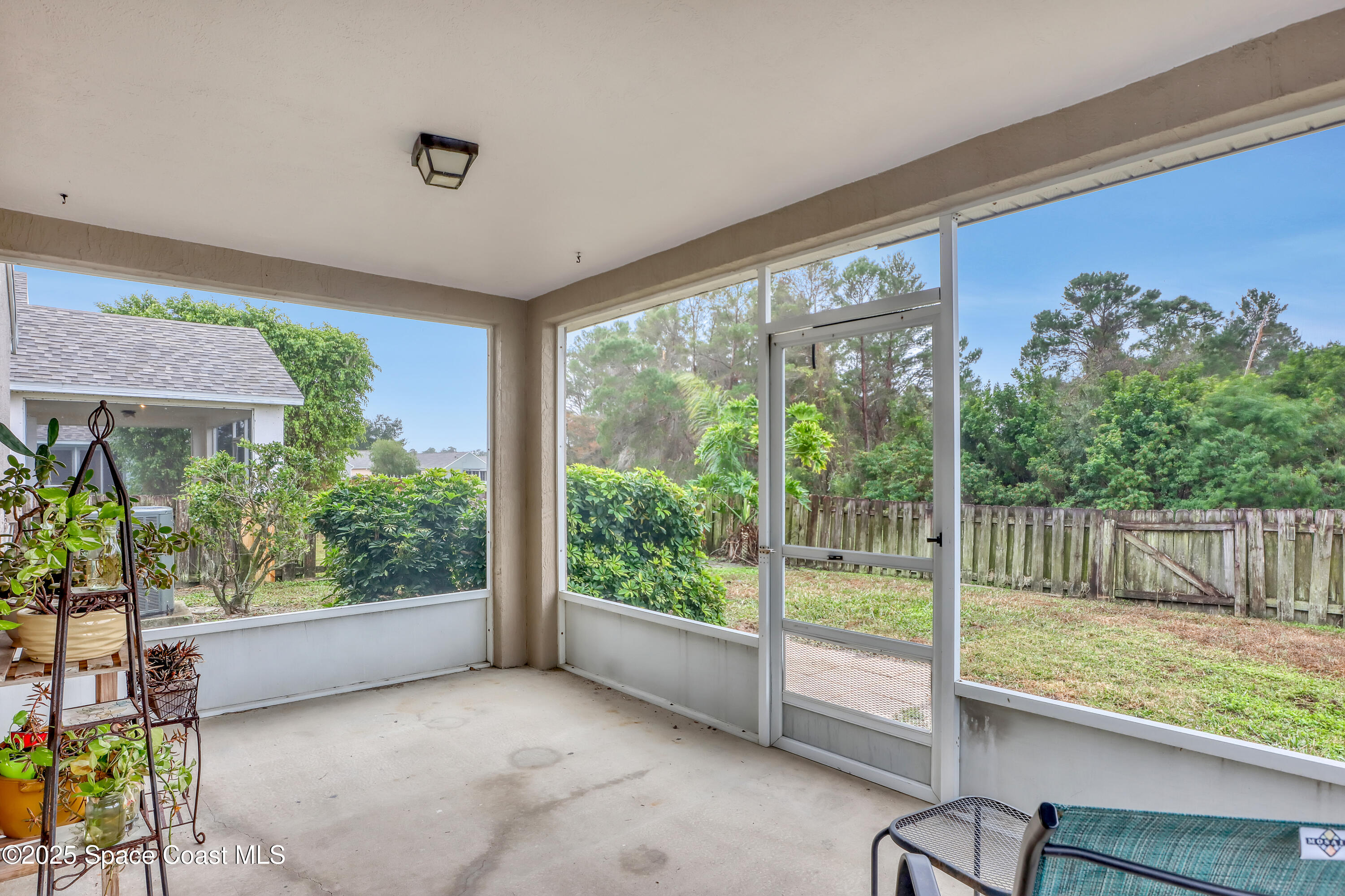 2090 Redwood Circle NE