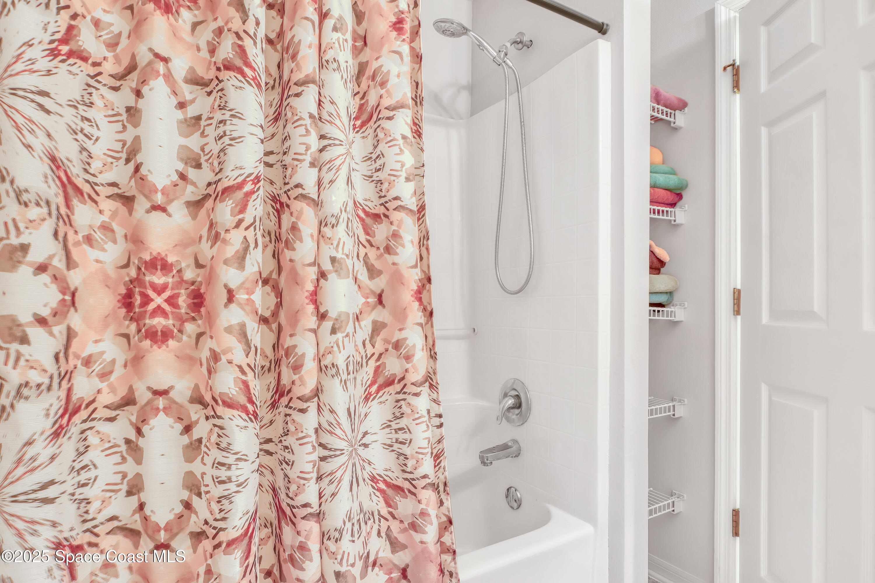 2090 Redwood Circle NE