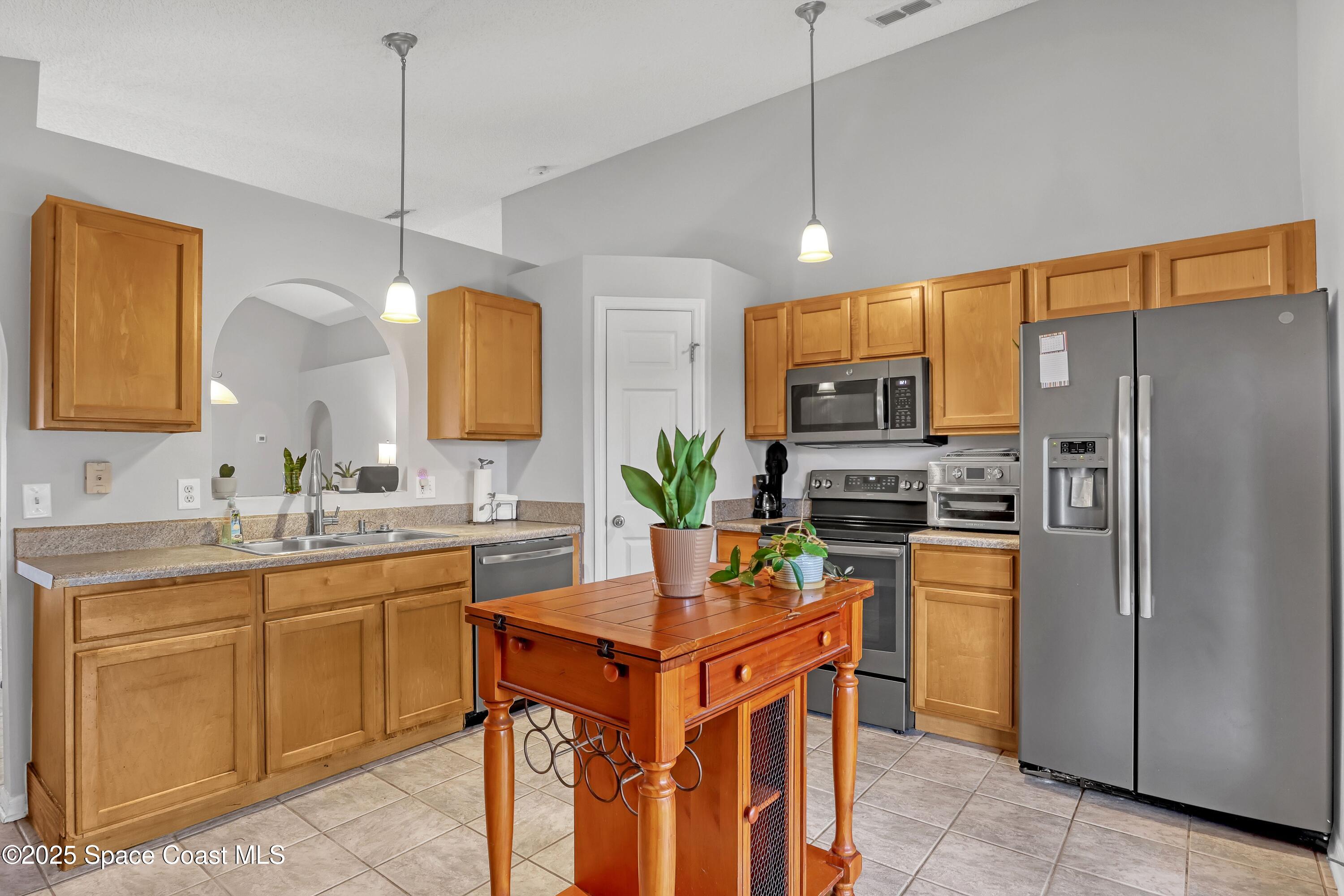 2090 Redwood Circle NE