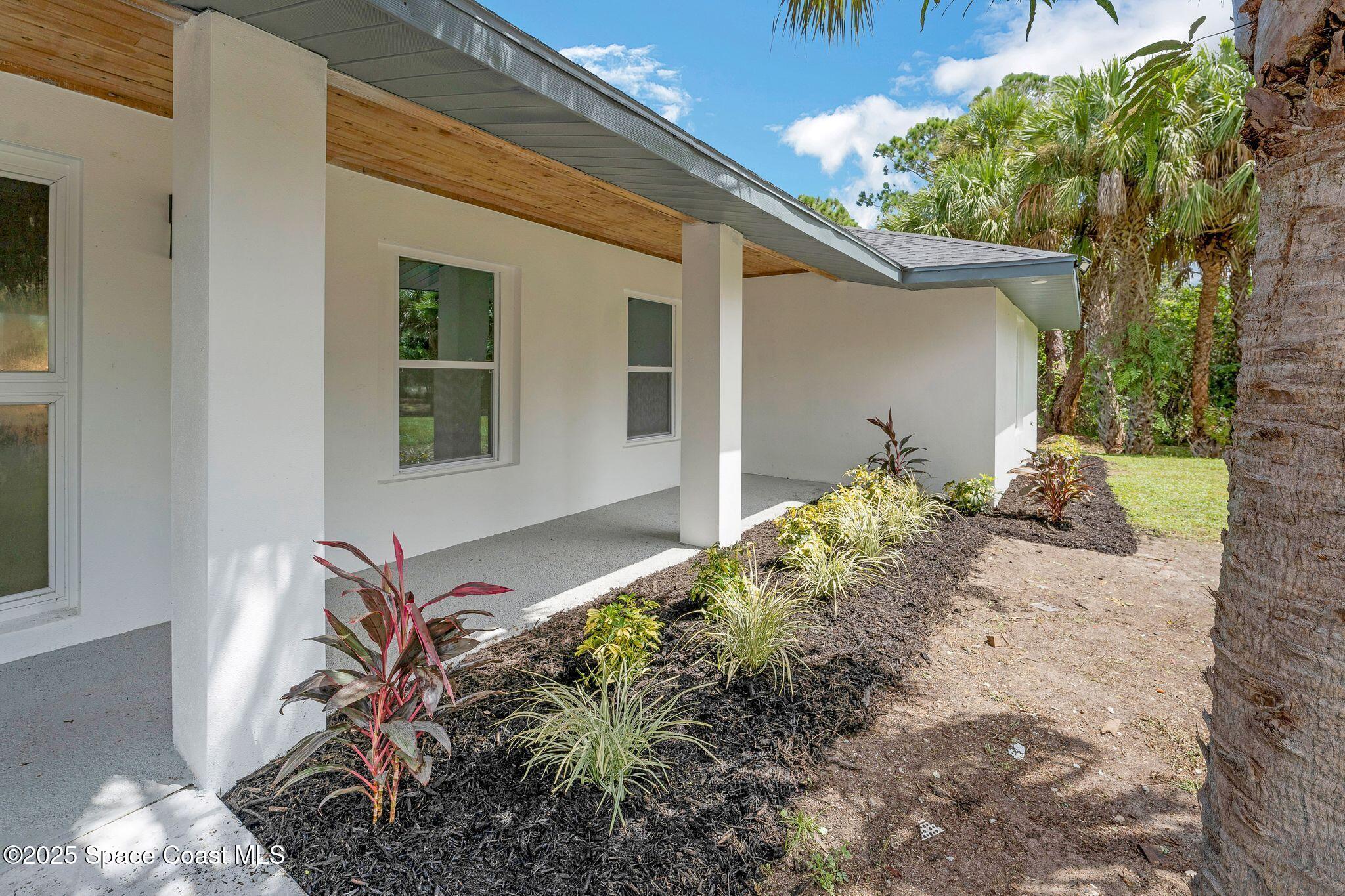 1596 Farnsworth Avenue, Grant-Valkaria