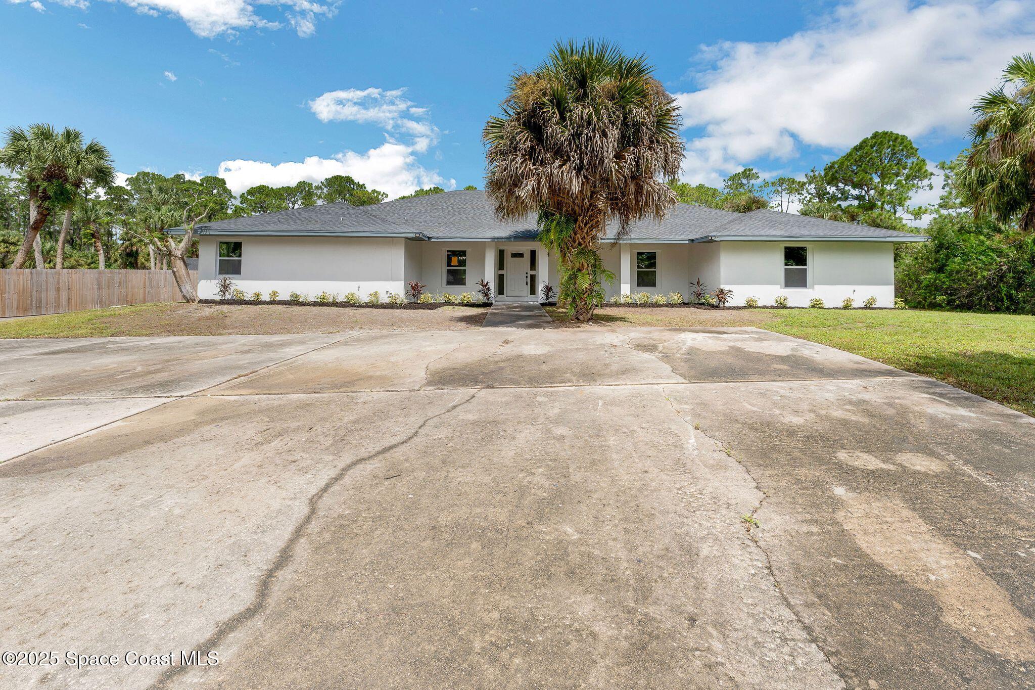 1596 Farnsworth Avenue, Grant-Valkaria