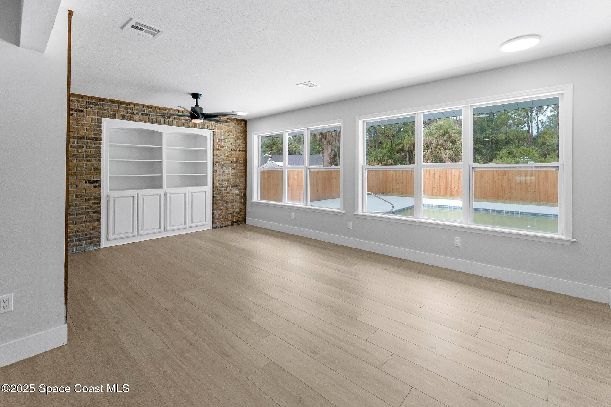 1596 Farnsworth Avenue, Grant-Valkaria