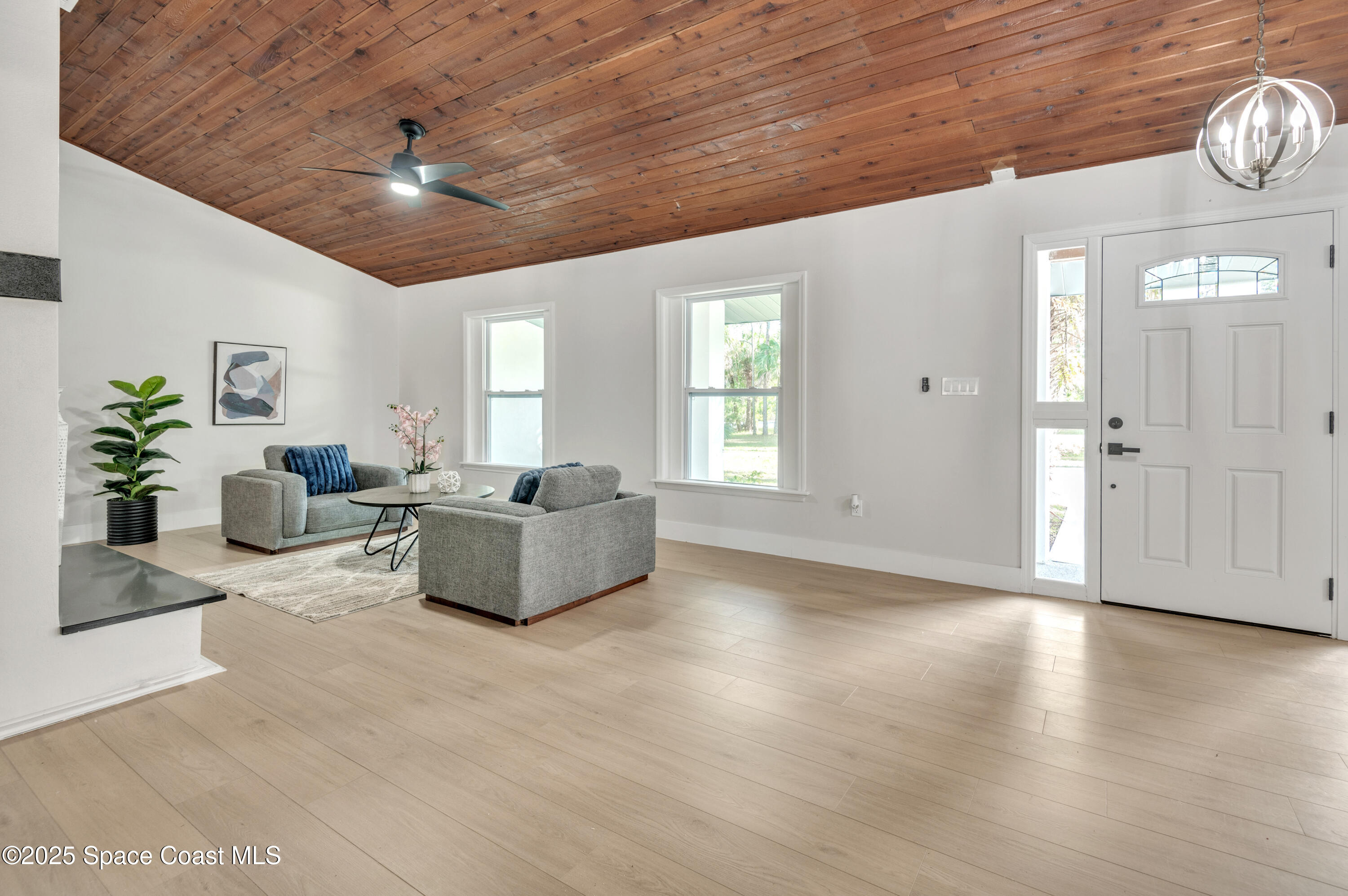 1596 Farnsworth Avenue, Grant-Valkaria