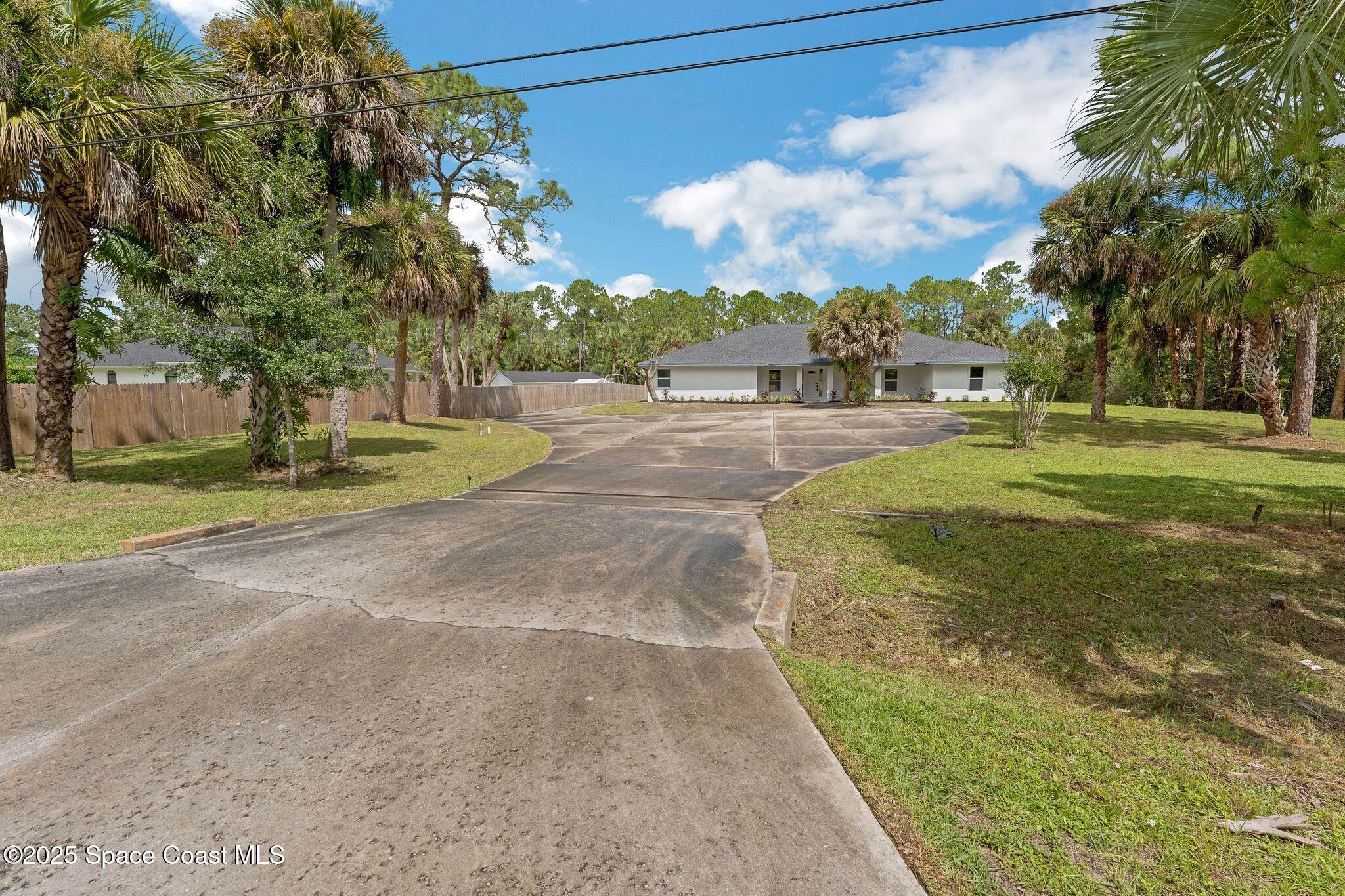 1596 Farnsworth Avenue, Grant-Valkaria