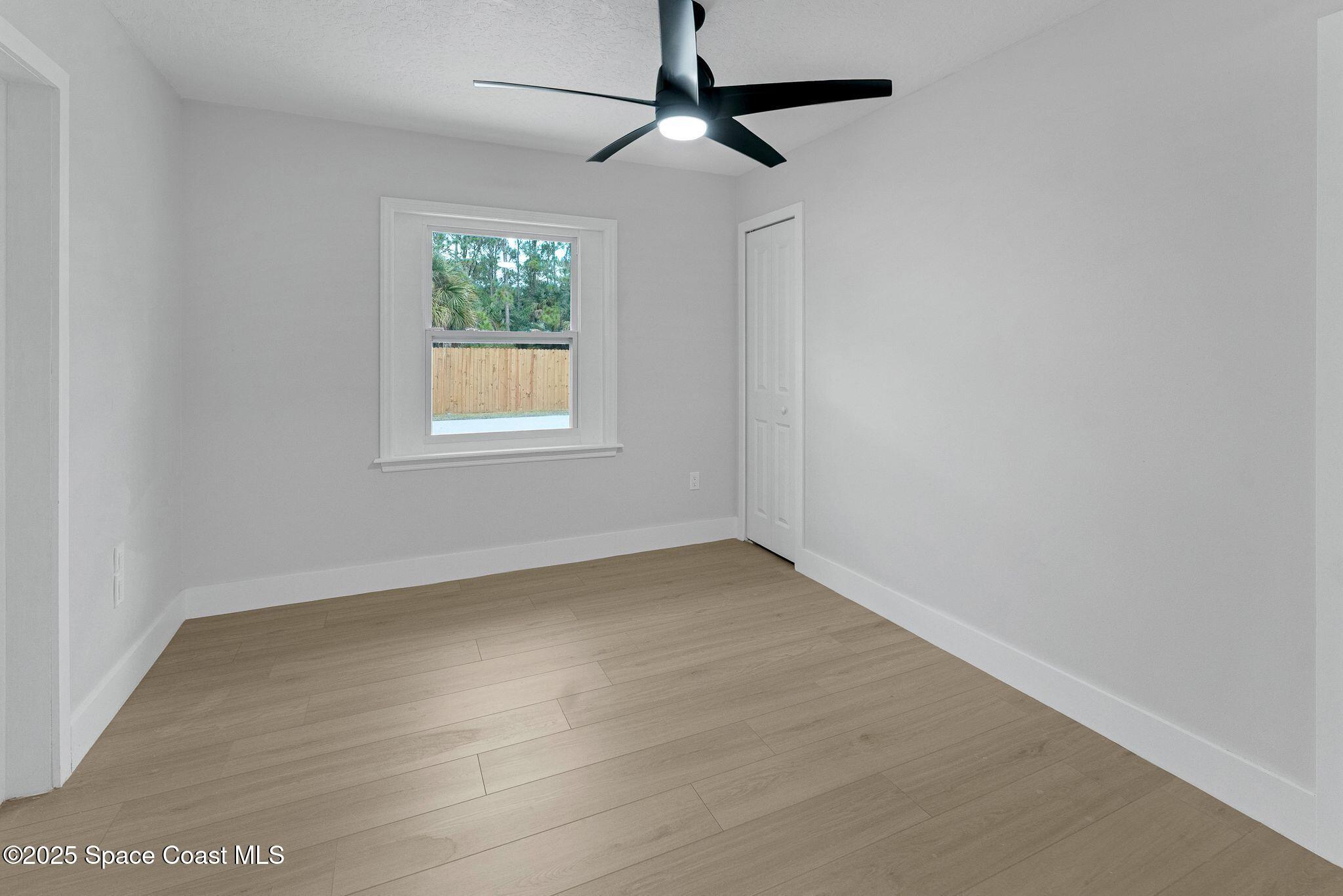 1596 Farnsworth Avenue, Grant-Valkaria