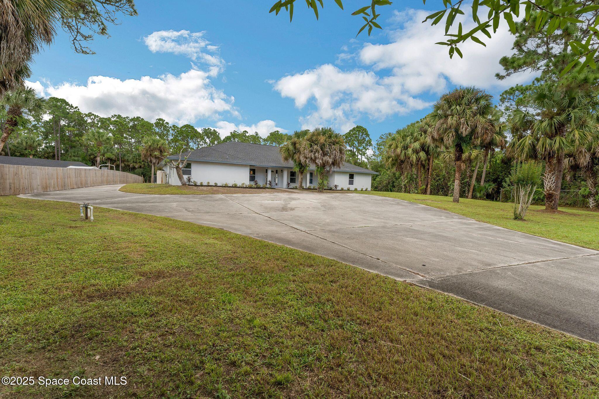 1596 Farnsworth Avenue, Grant-Valkaria