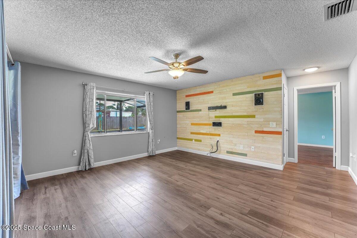 927 Braganza Avenue SE