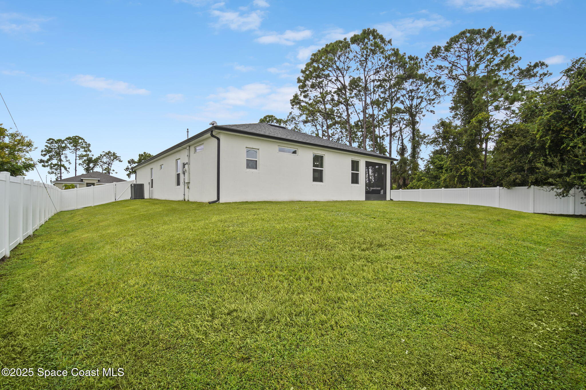 893 Altura Avenue SE