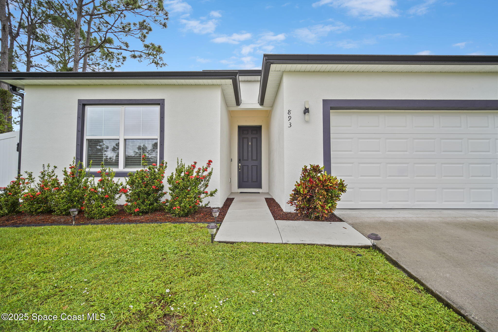 893 Altura Avenue SE