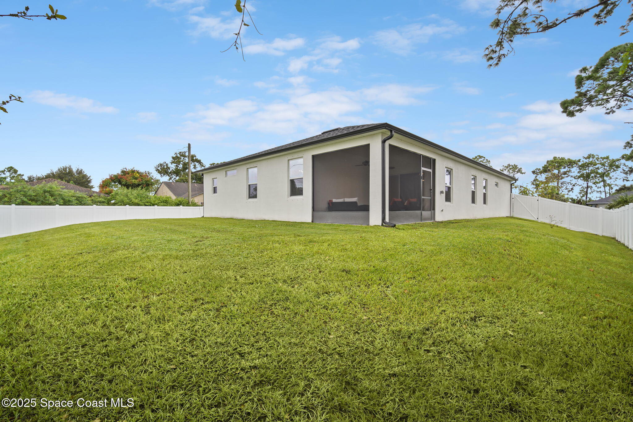 893 Altura Avenue SE